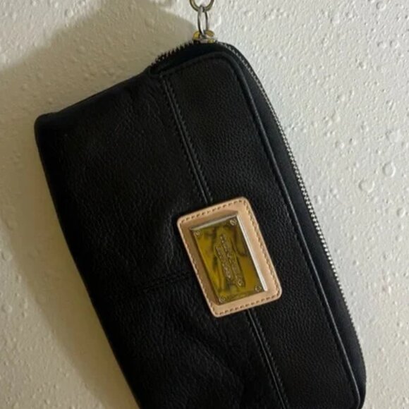 Tignanello Handbags - Tignanello Black and Tan Pebbled Leather Wristlet EUC